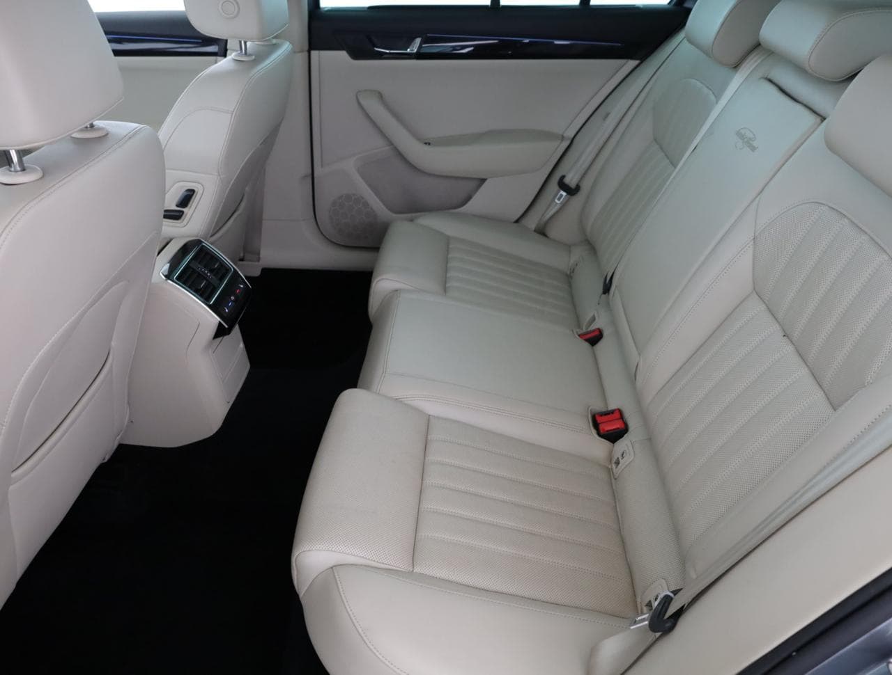 2017 Škoda SUPERB - 12