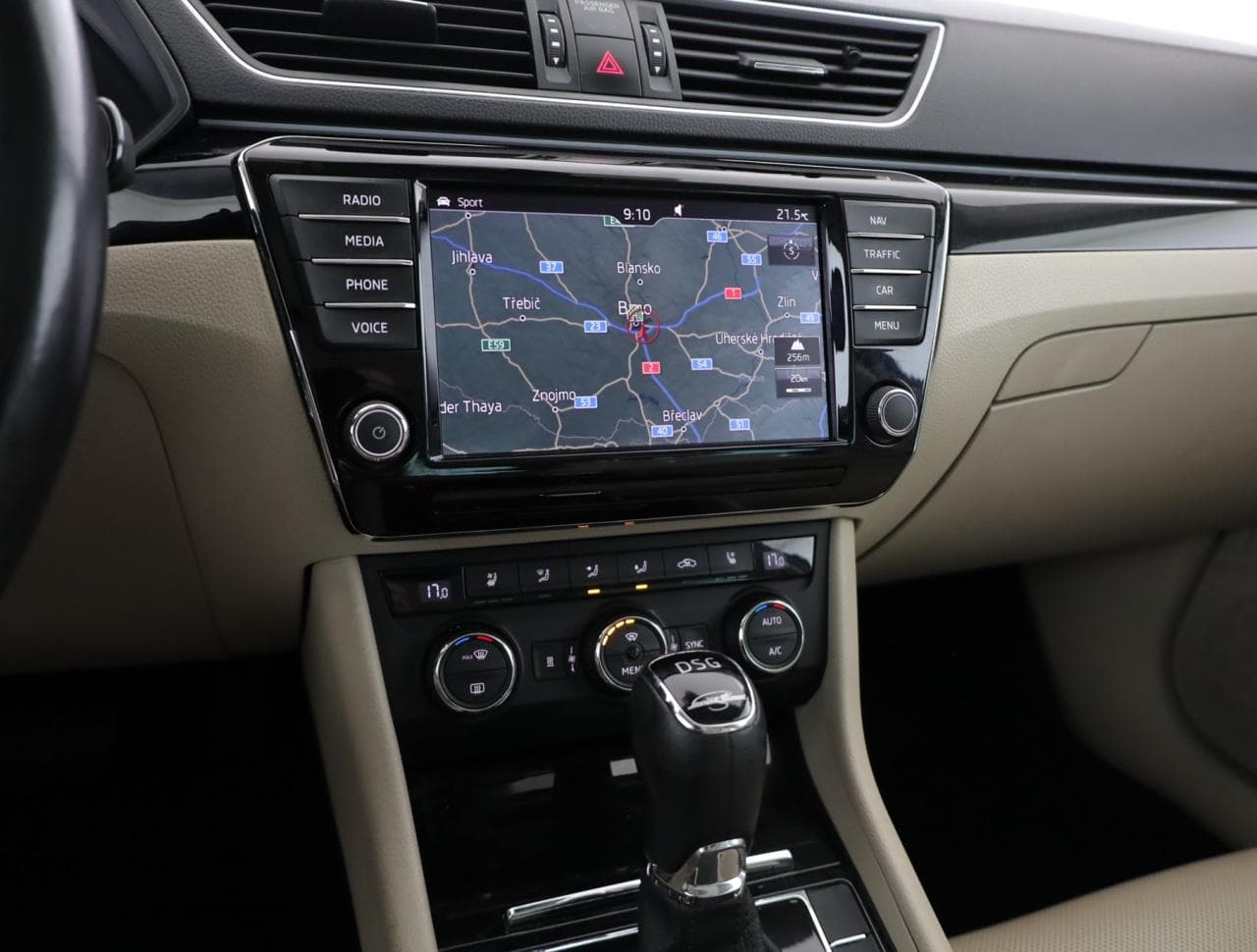 2017 Škoda SUPERB - 16