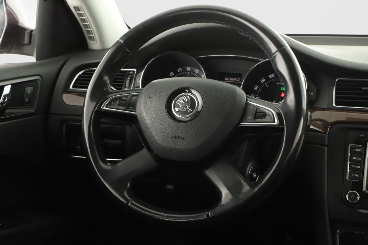 2014 Škoda SUPERB - 19