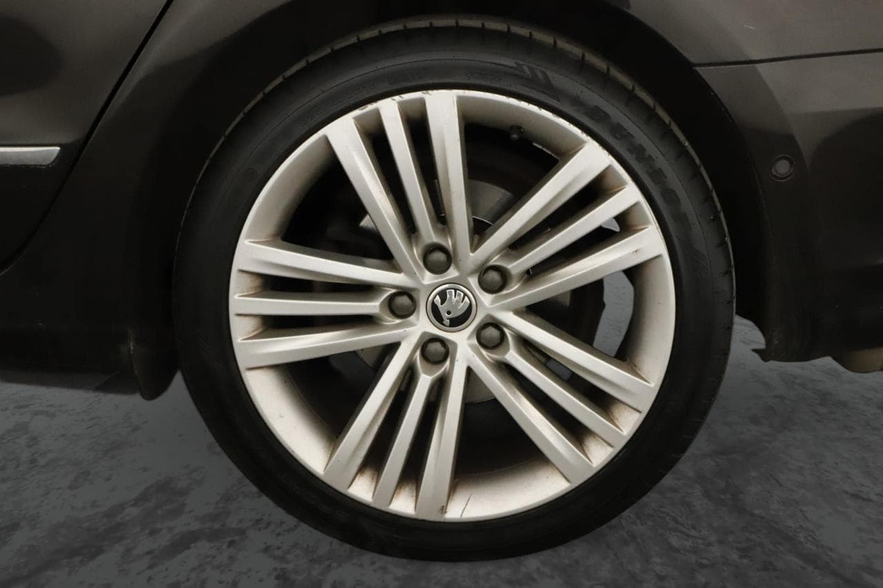 2014 Škoda SUPERB - 17