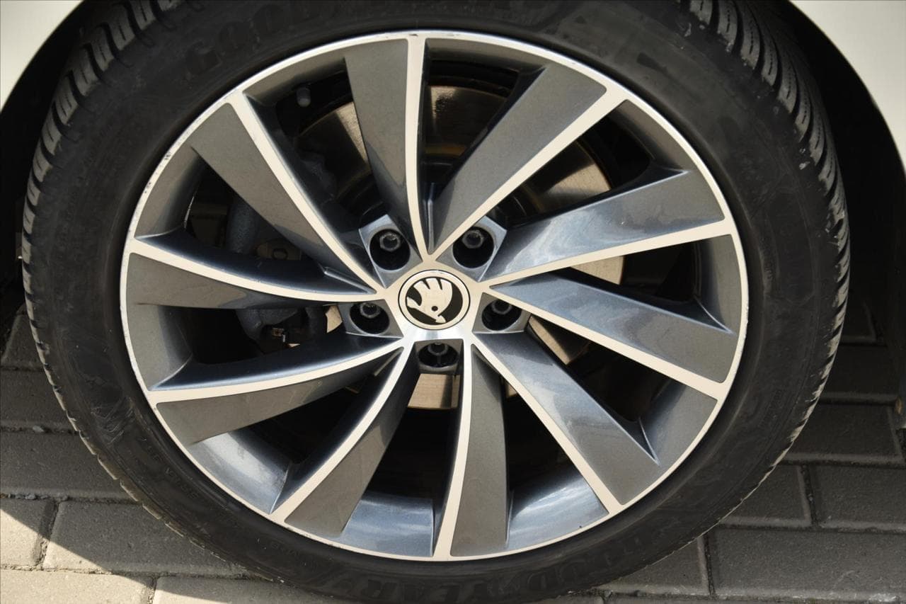 2018 Škoda SUPERB - 13