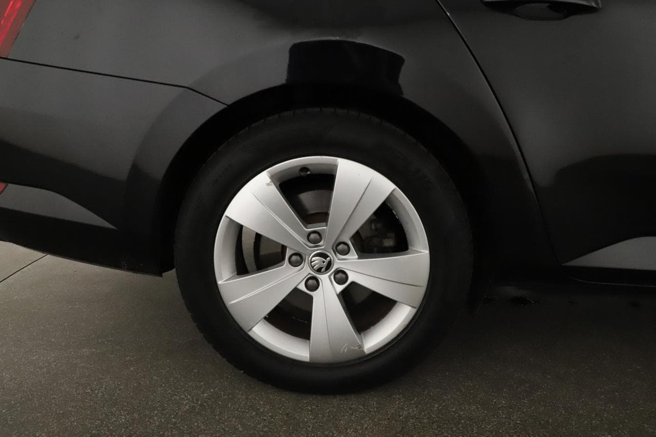 2019 Škoda SUPERB - 18