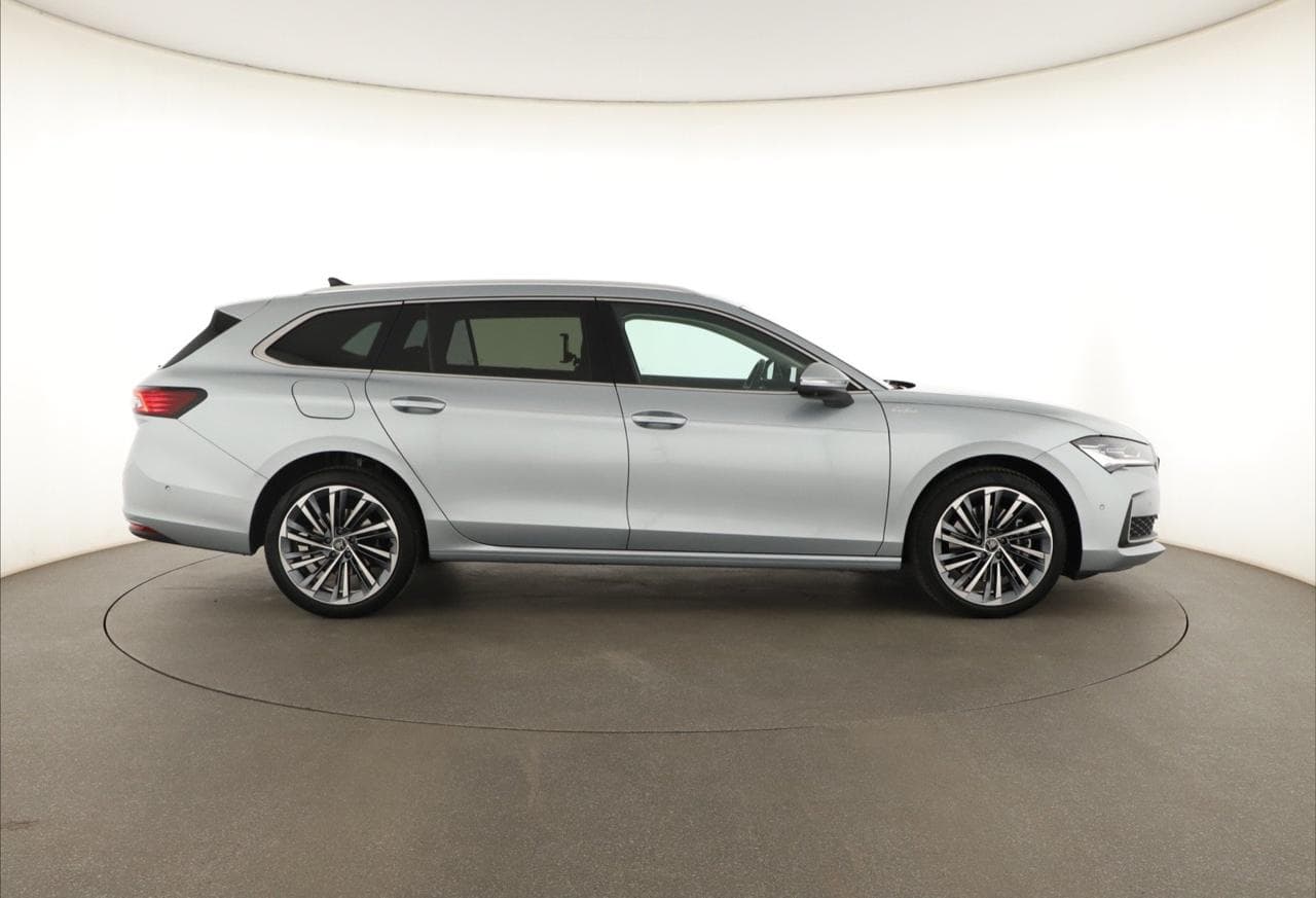 2025 Škoda SUPERB - 15