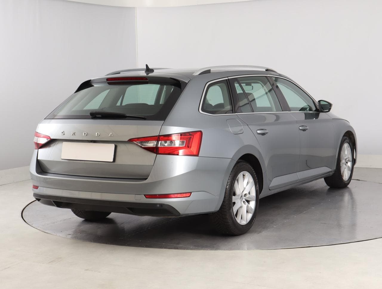 2020 Škoda SUPERB - 11