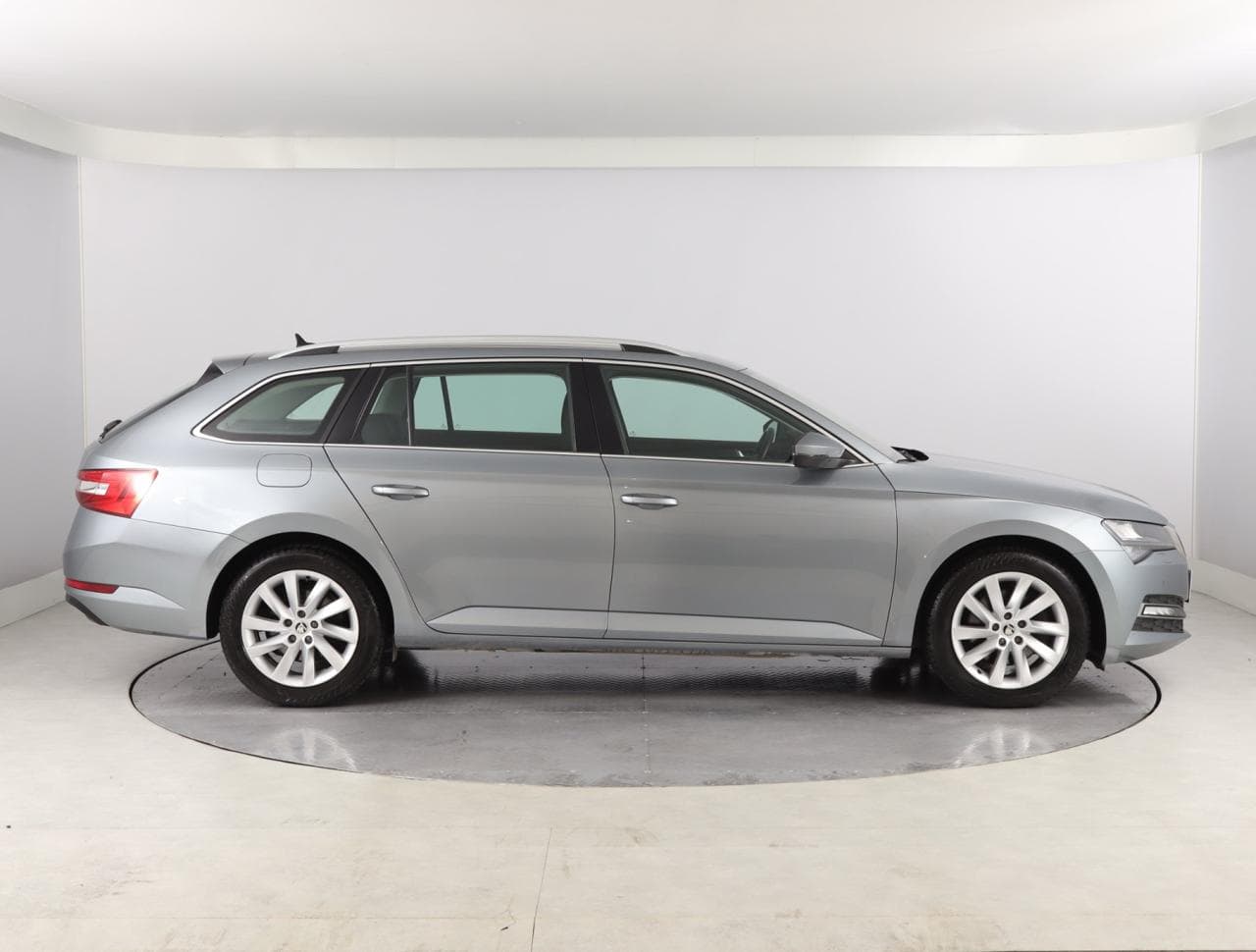 2020 Škoda SUPERB - 13