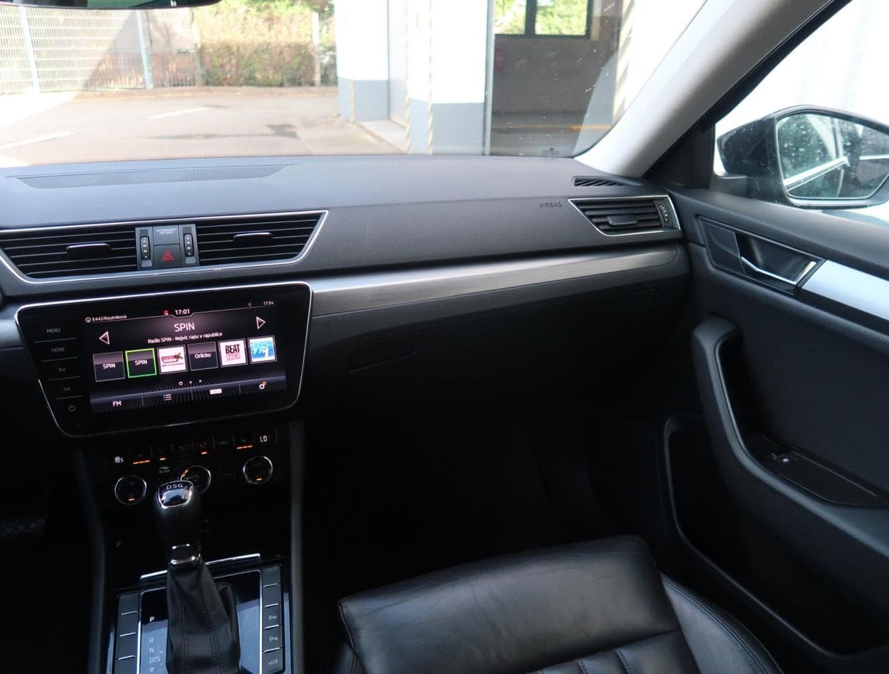 2018 Škoda SUPERB - 17