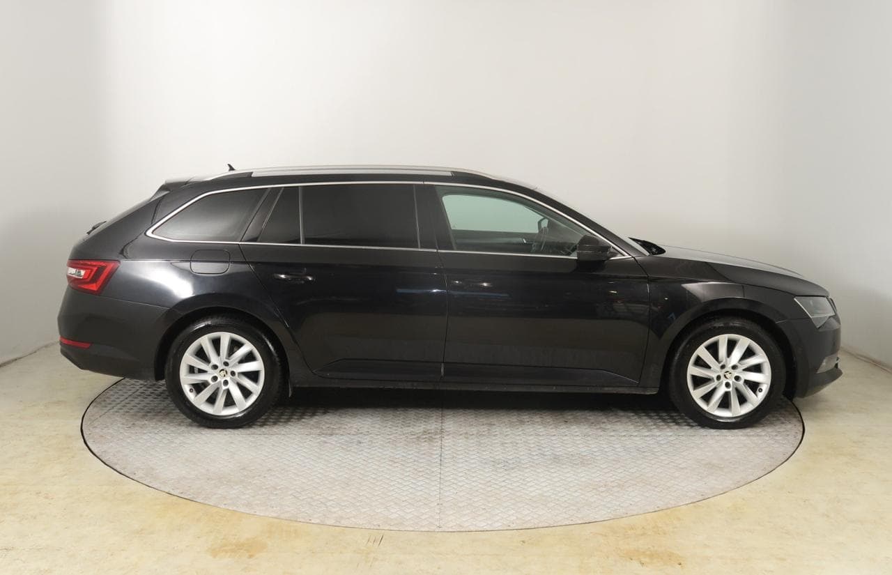 2018 Škoda SUPERB - 11