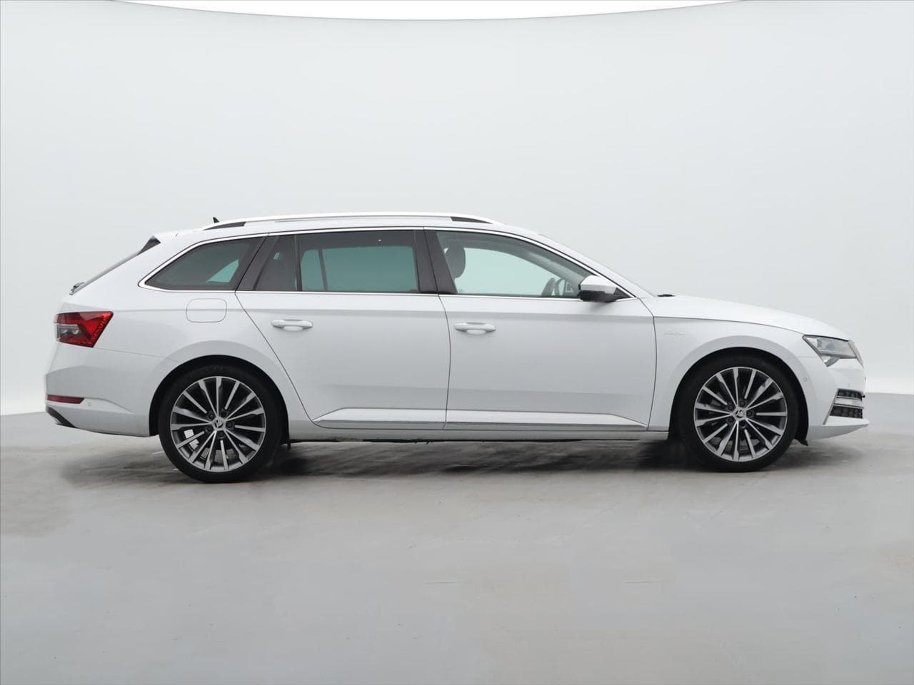 2019 Škoda SUPERB - 8