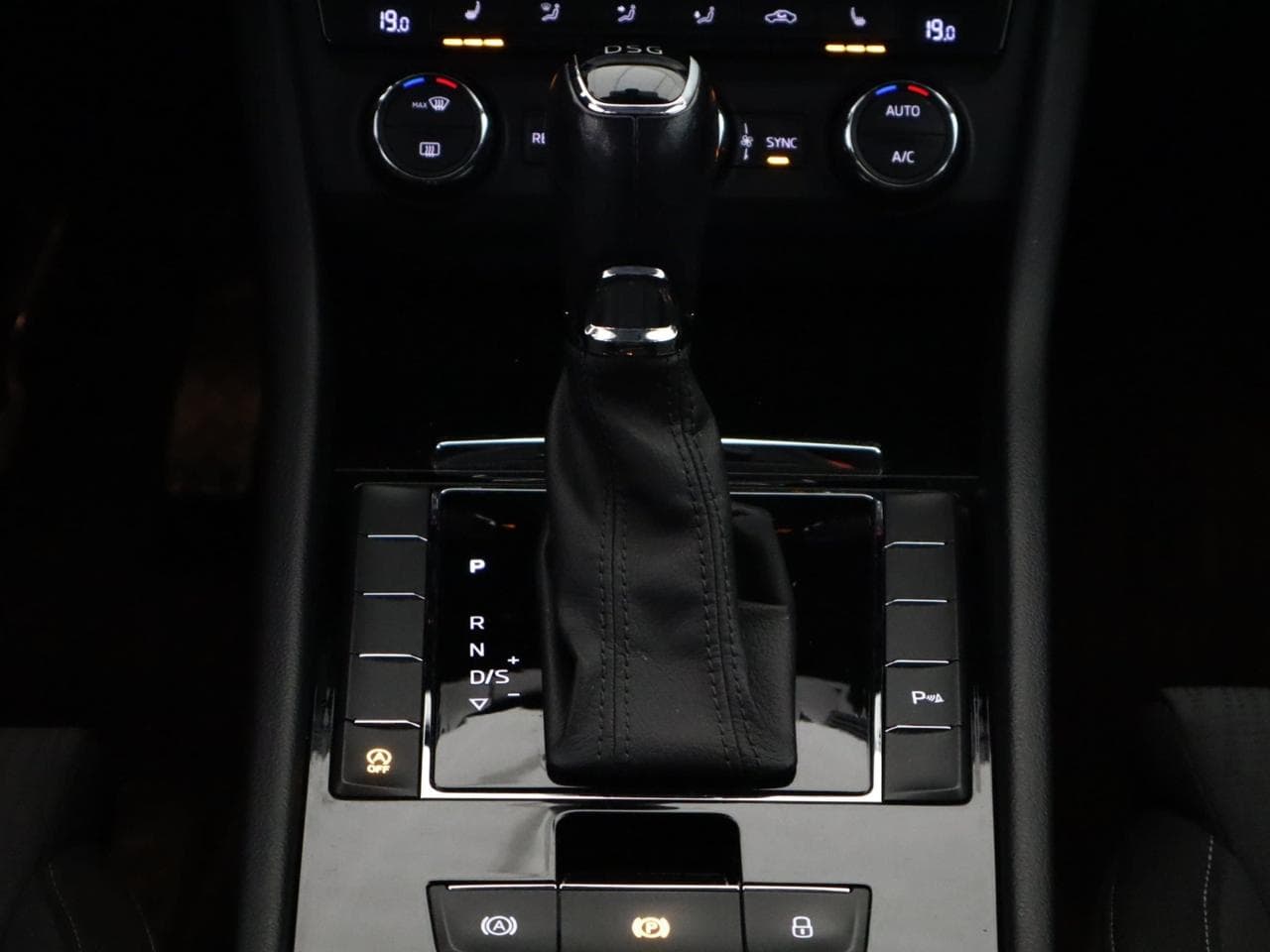 2016 Škoda SUPERB - 17