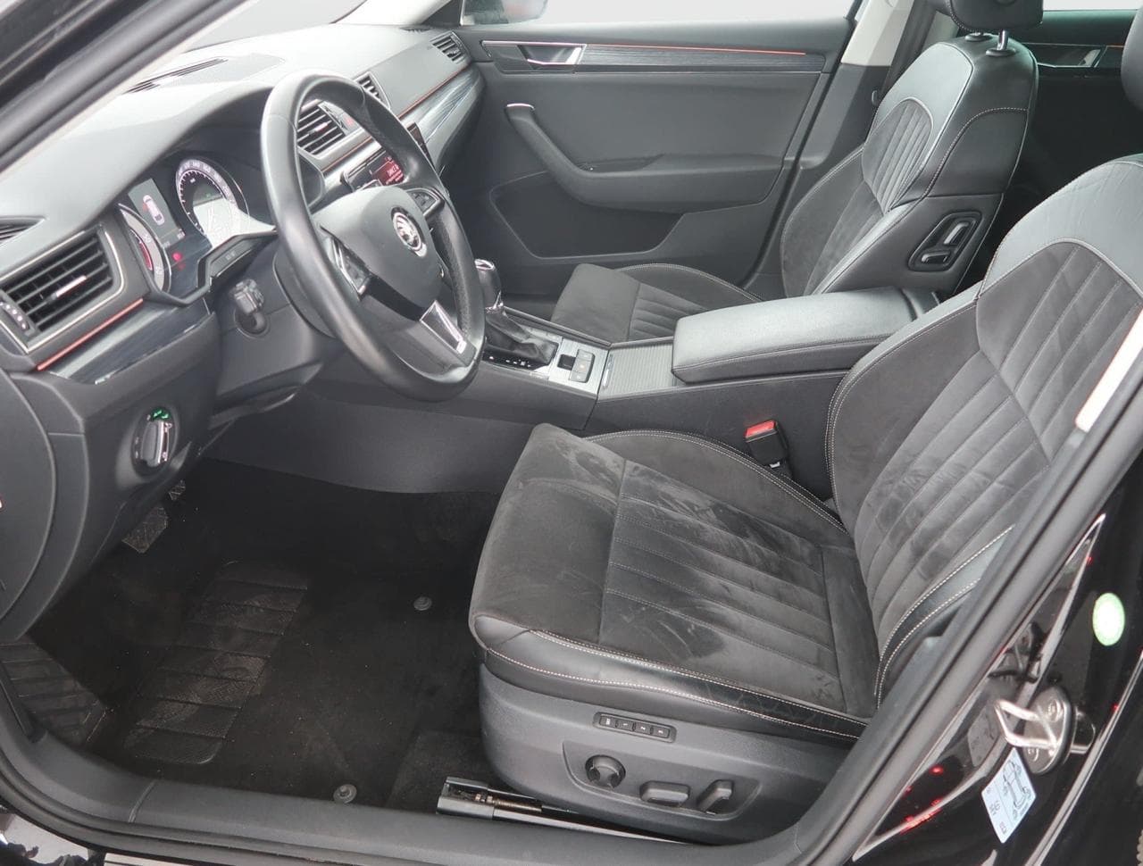 2020 Škoda SUPERB - 16