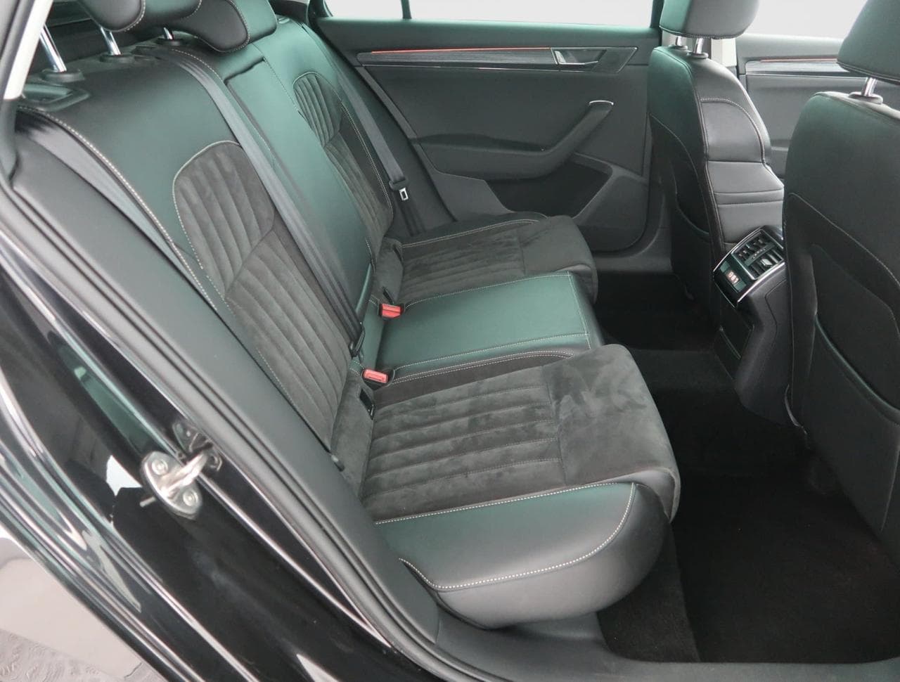 2020 Škoda SUPERB - 13