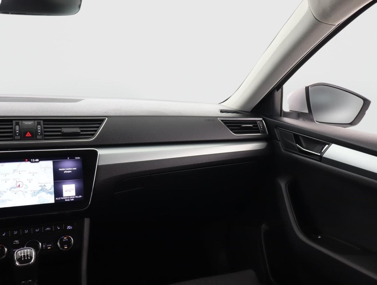 2018 Škoda SUPERB - 11