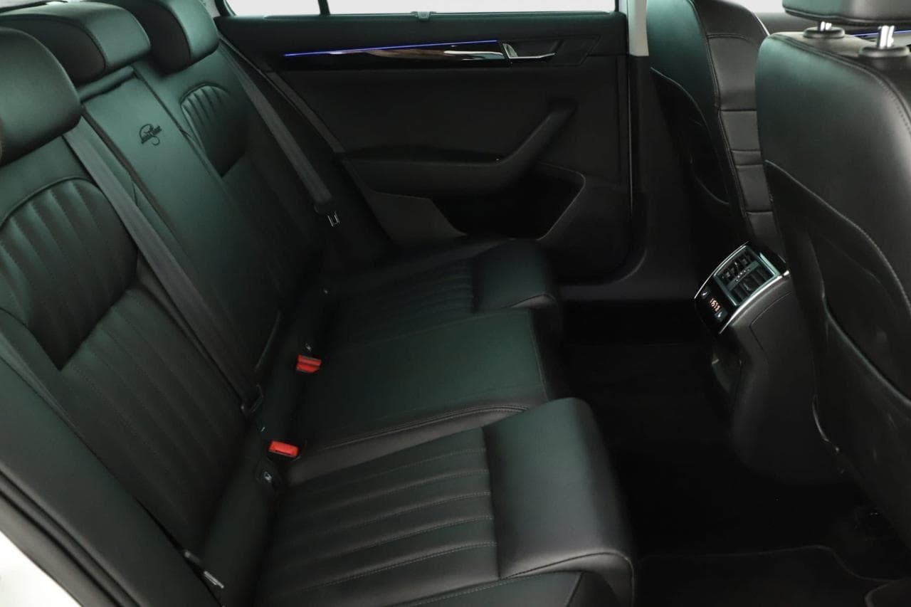 2018 Škoda SUPERB - 11