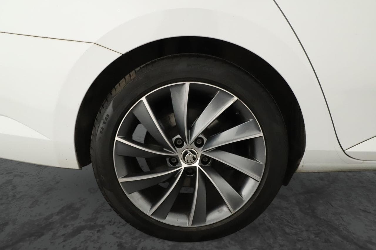 2018 Škoda SUPERB - 18