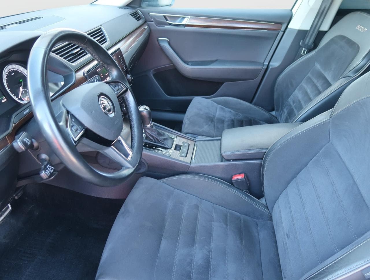 2020 Škoda SUPERB - 16