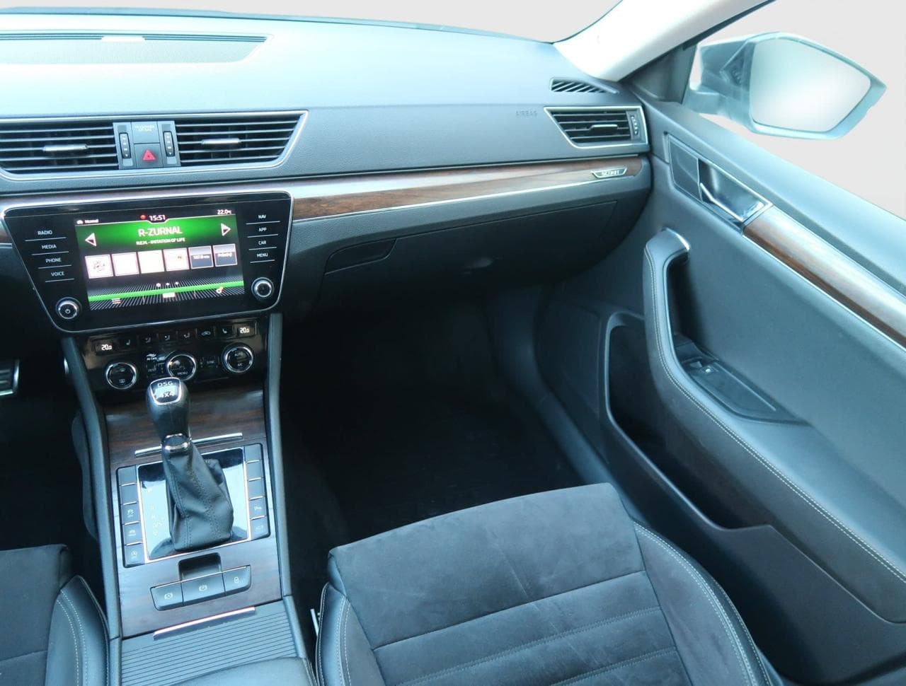 2020 Škoda SUPERB - 11