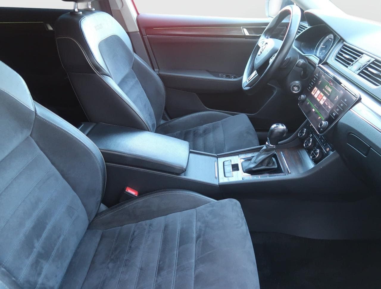 2020 Škoda SUPERB - 12