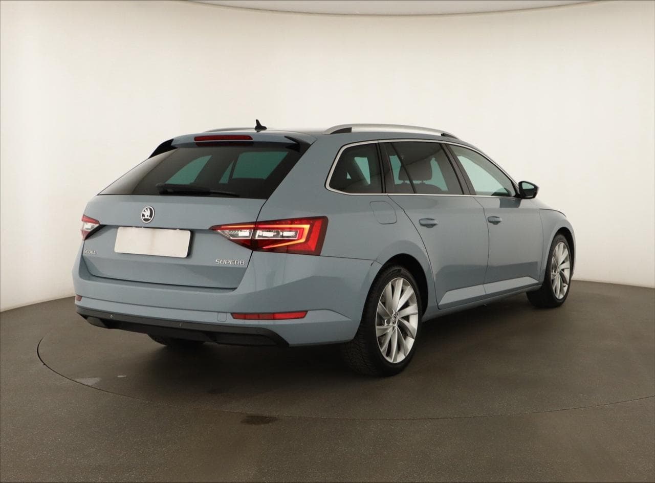 2017 Škoda SUPERB - 12