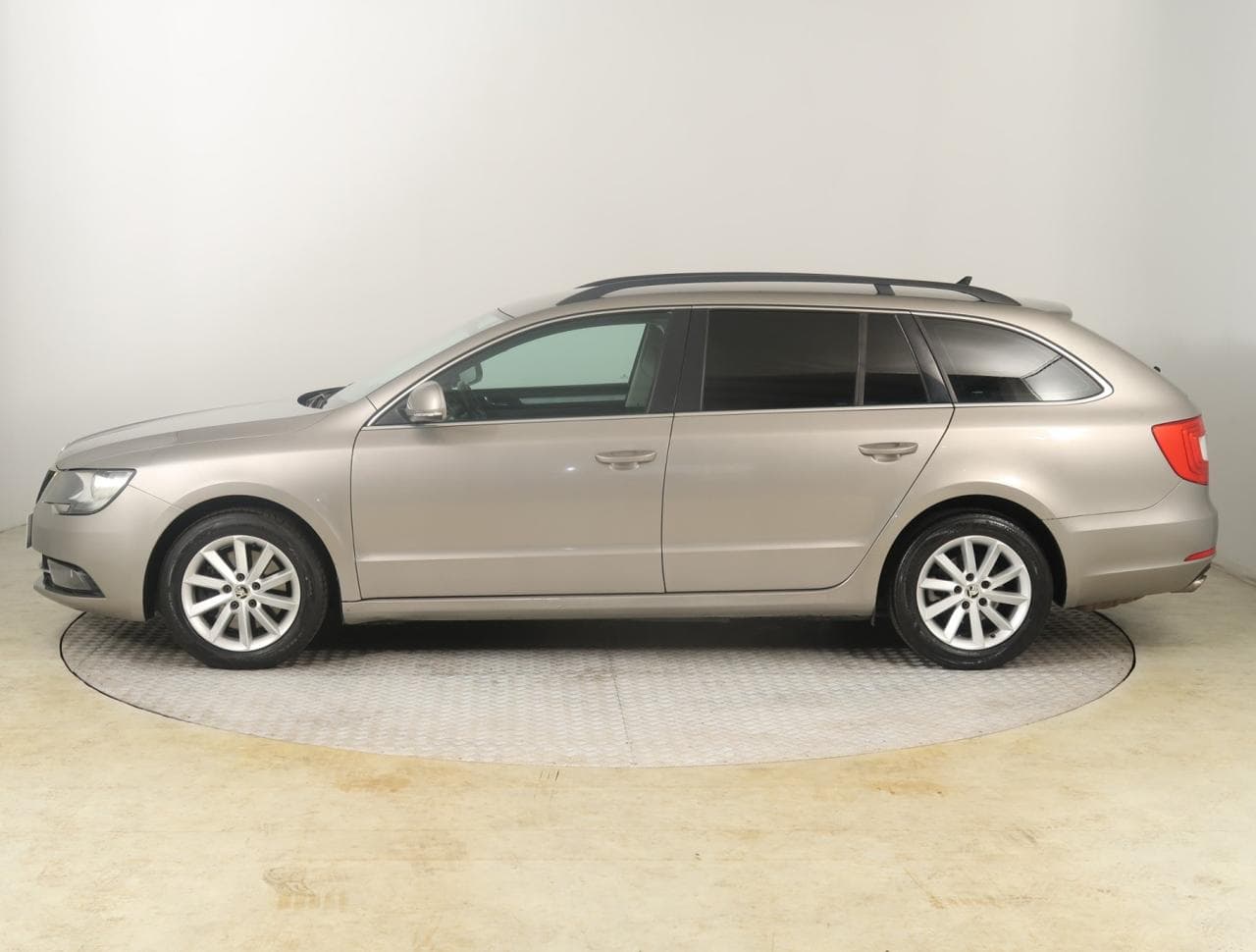 2013 Škoda SUPERB - 5