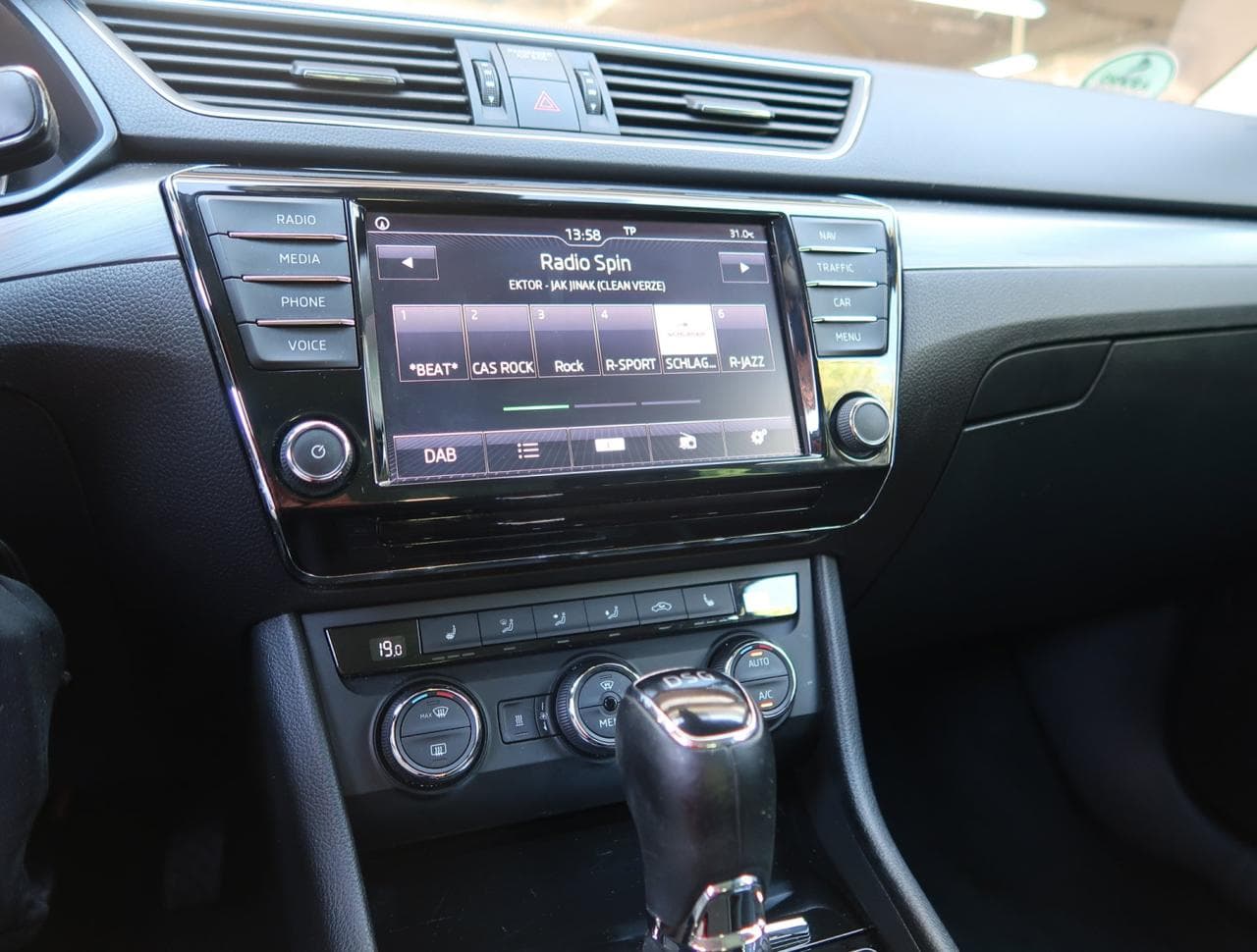 2016 Škoda SUPERB - 18