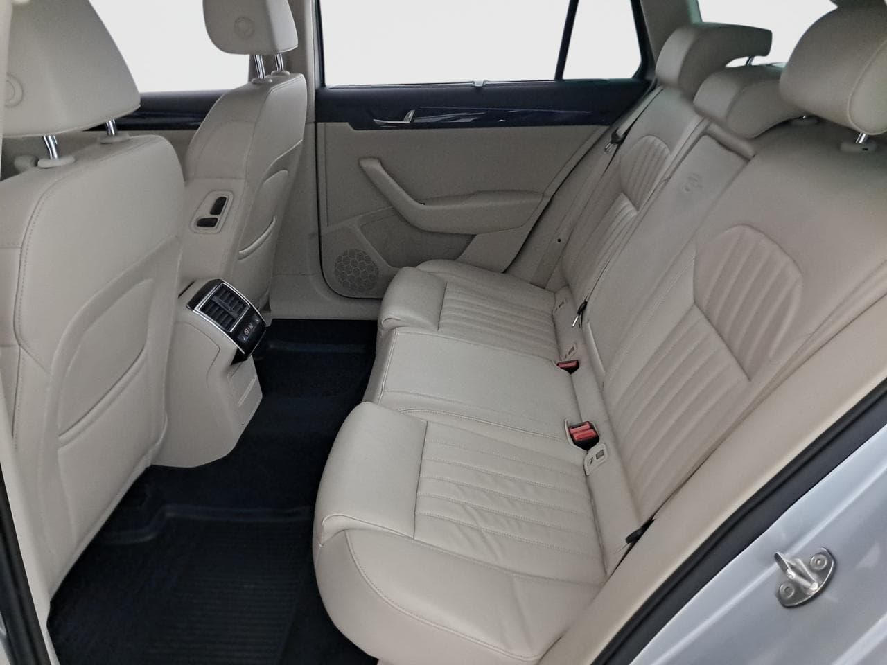 2016 Škoda SUPERB - 29