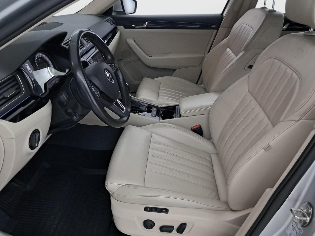 2016 Škoda SUPERB - 31