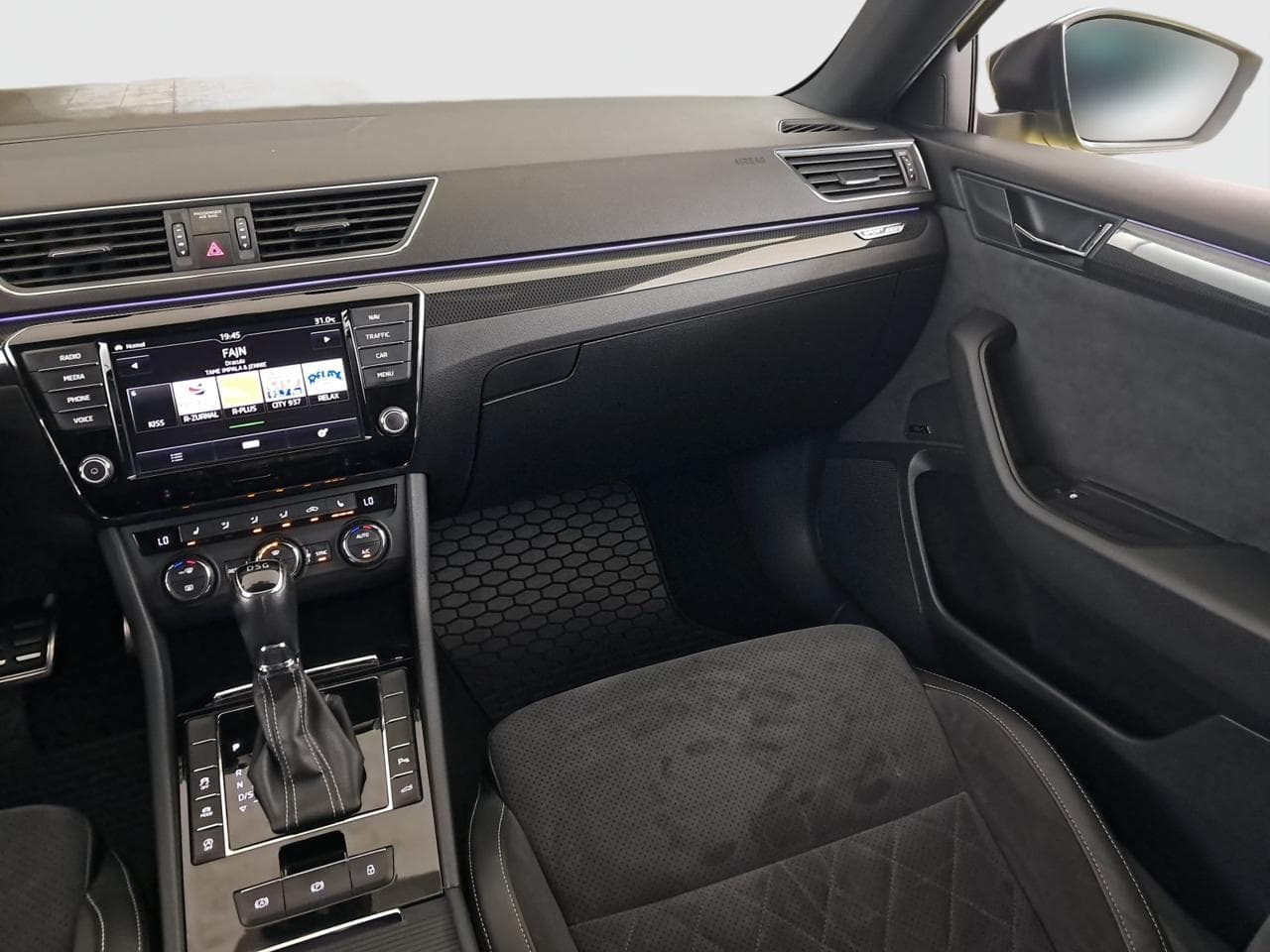 2018 Škoda SUPERB - 17