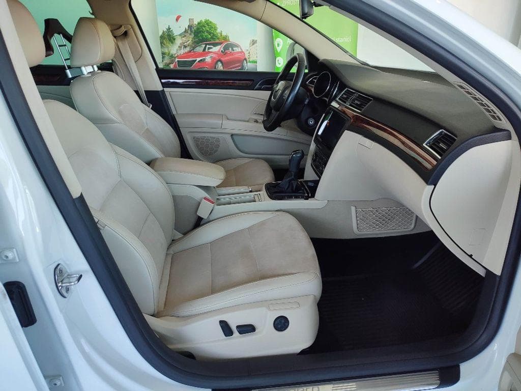 2011 Škoda SUPERB - 11