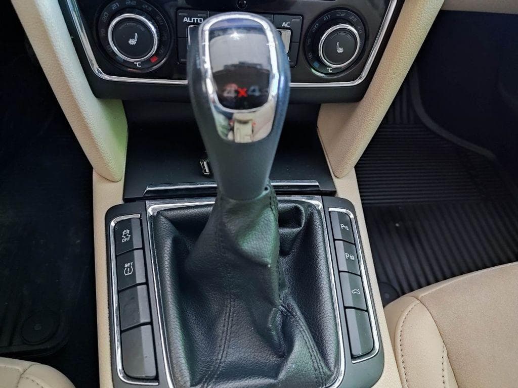 2011 Škoda SUPERB - 9