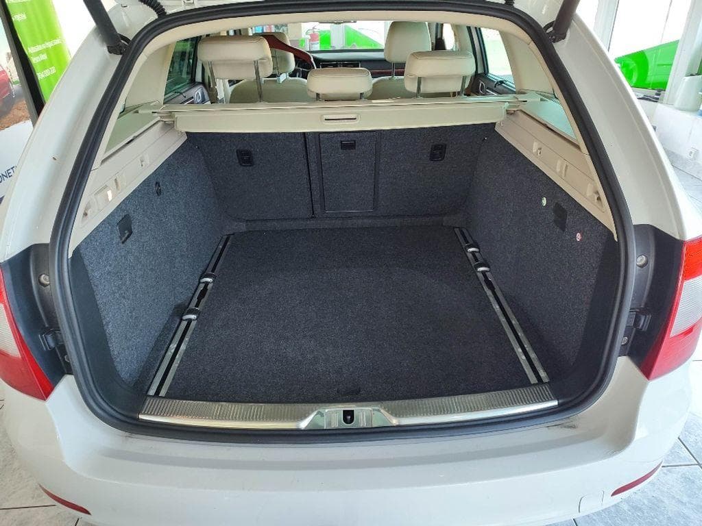 2011 Škoda SUPERB - 18