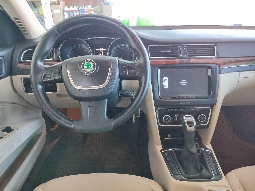 2011 Škoda SUPERB - 7