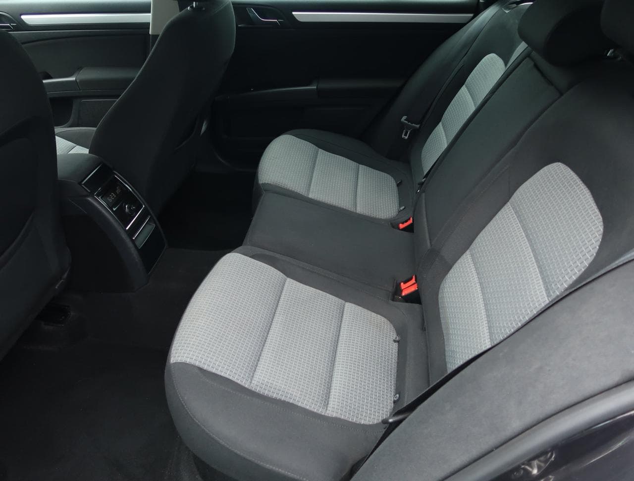 2011 Škoda SUPERB - 33