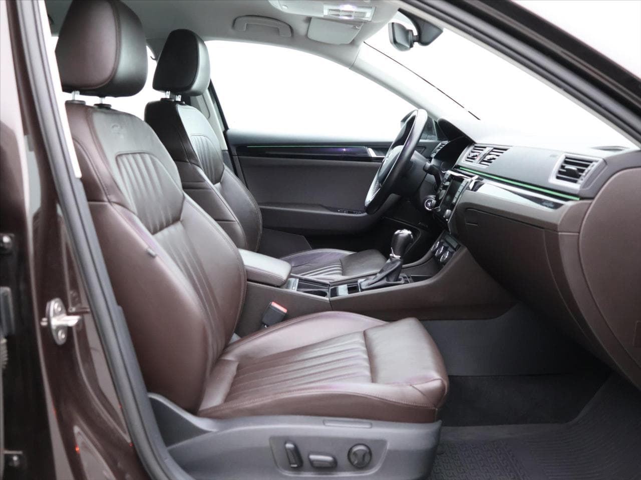 2016 Škoda SUPERB - 25