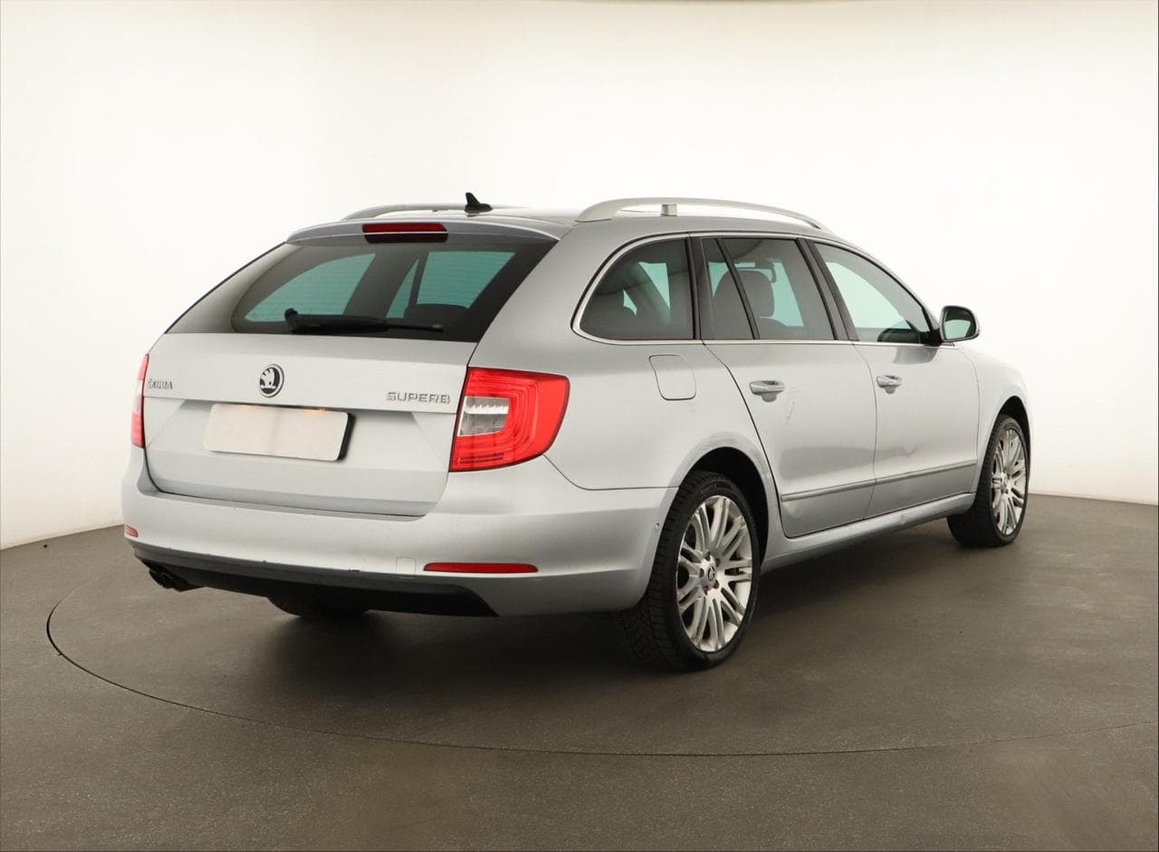 2013 Škoda SUPERB - 12