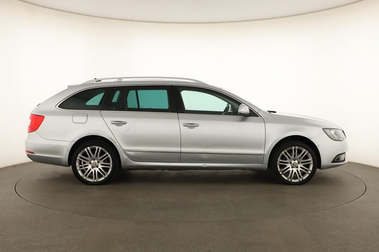 2013 Škoda SUPERB - 13