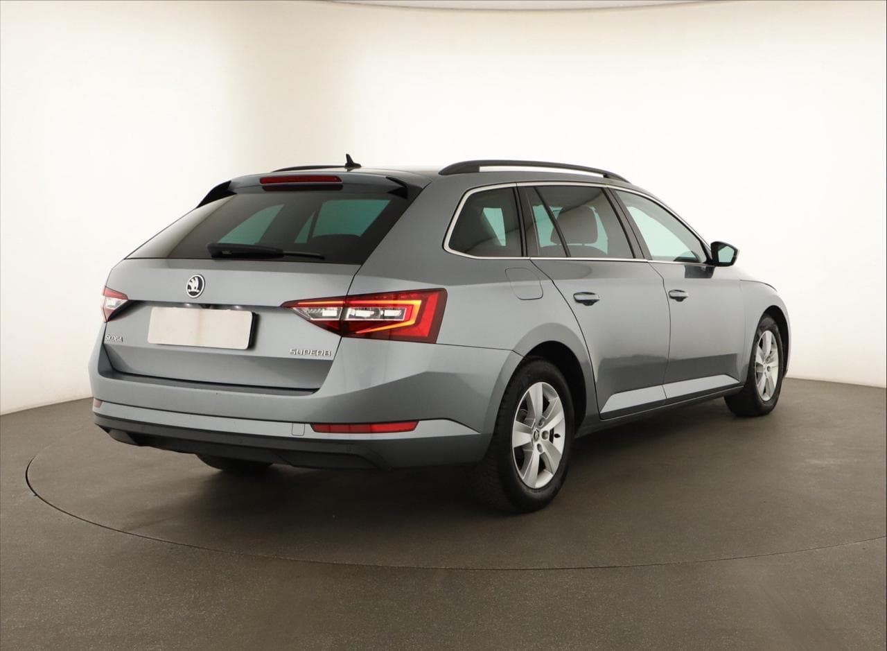 2018 Škoda SUPERB - 8