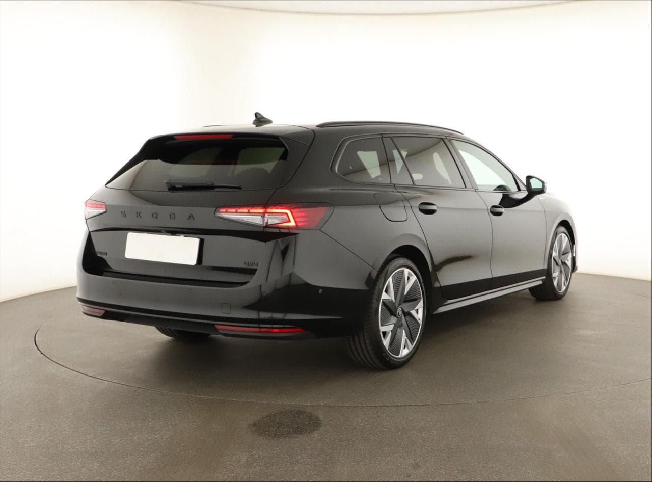2025 Škoda SUPERB - 12