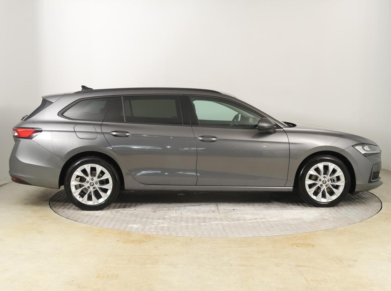 2025 Škoda SUPERB - 8