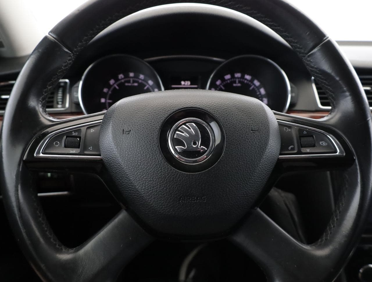 2011 Škoda SUPERB - 14