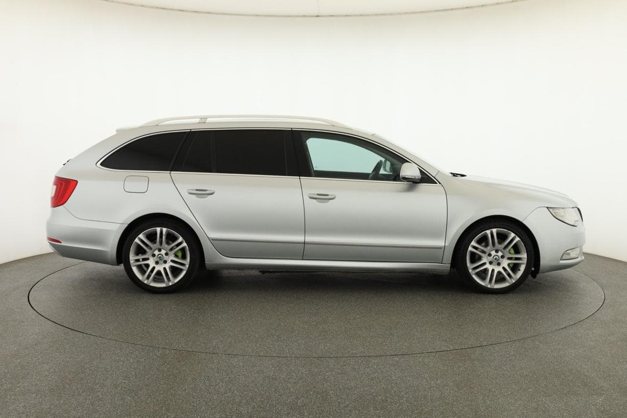 2011 Škoda SUPERB - 8