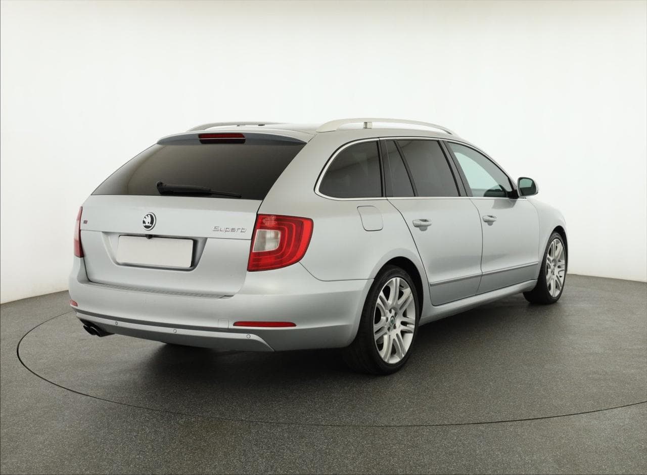 2011 Škoda SUPERB - 7