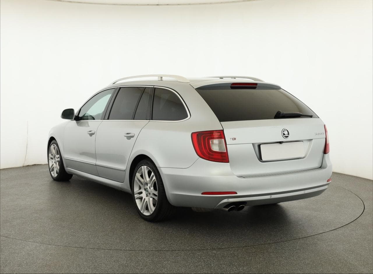 2011 Škoda SUPERB - 5