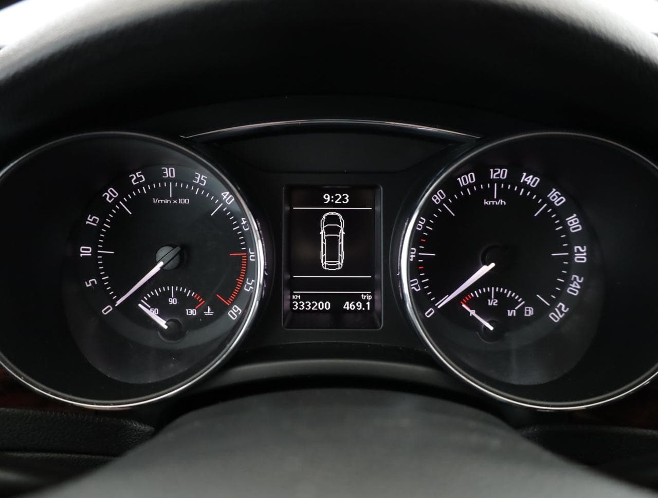 2011 Škoda SUPERB - 15