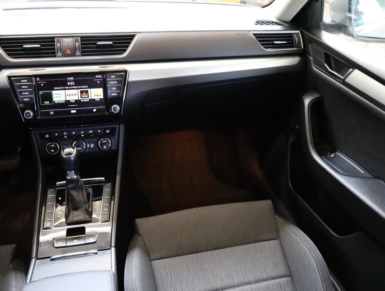 2016 Škoda SUPERB - 11