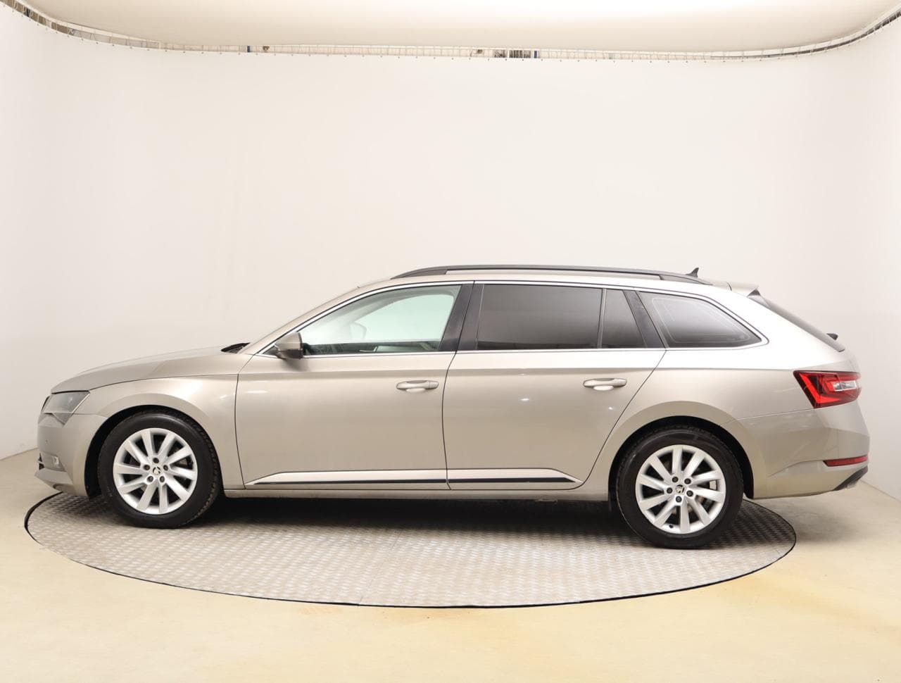 2016 Škoda SUPERB - 4