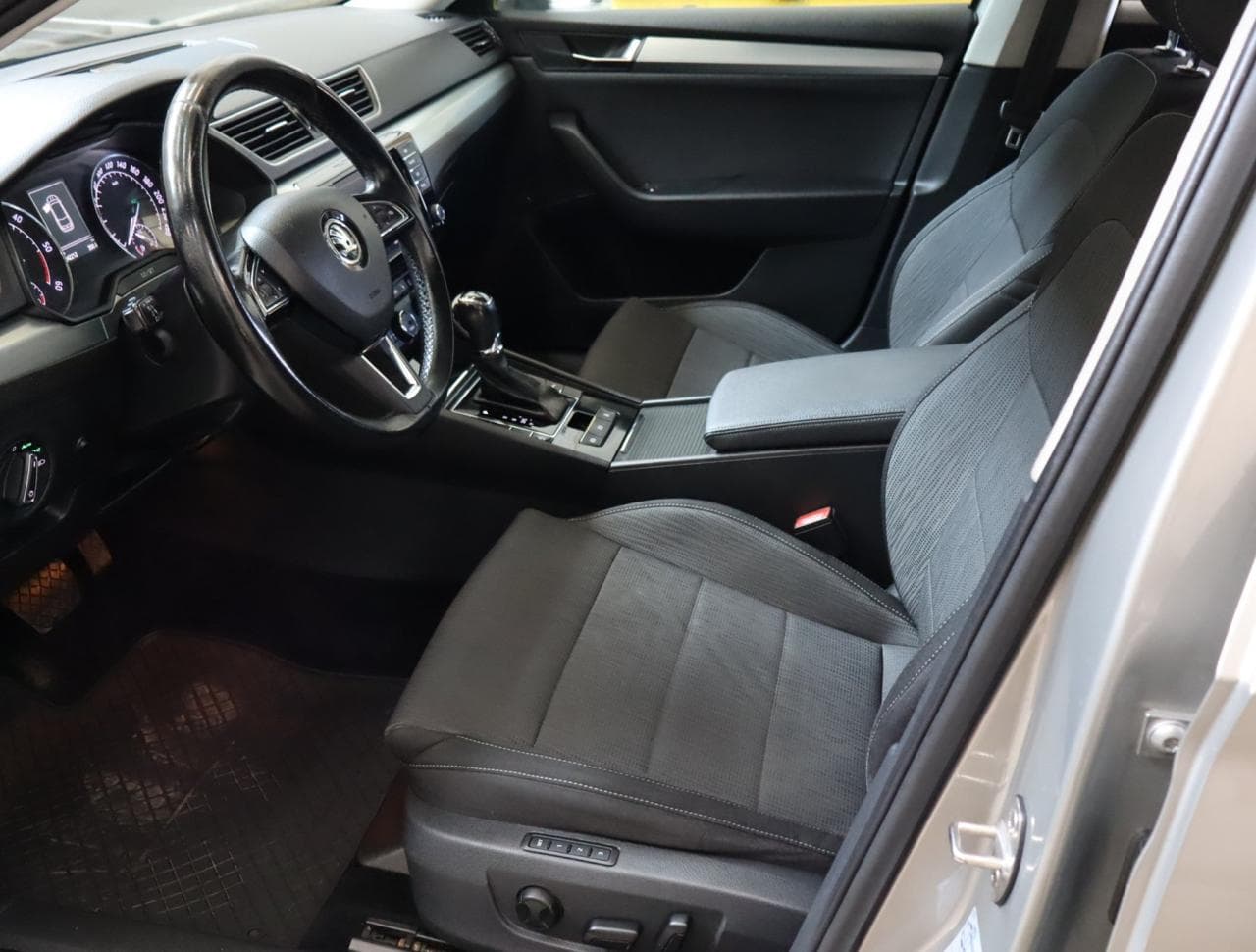 2016 Škoda SUPERB - 16