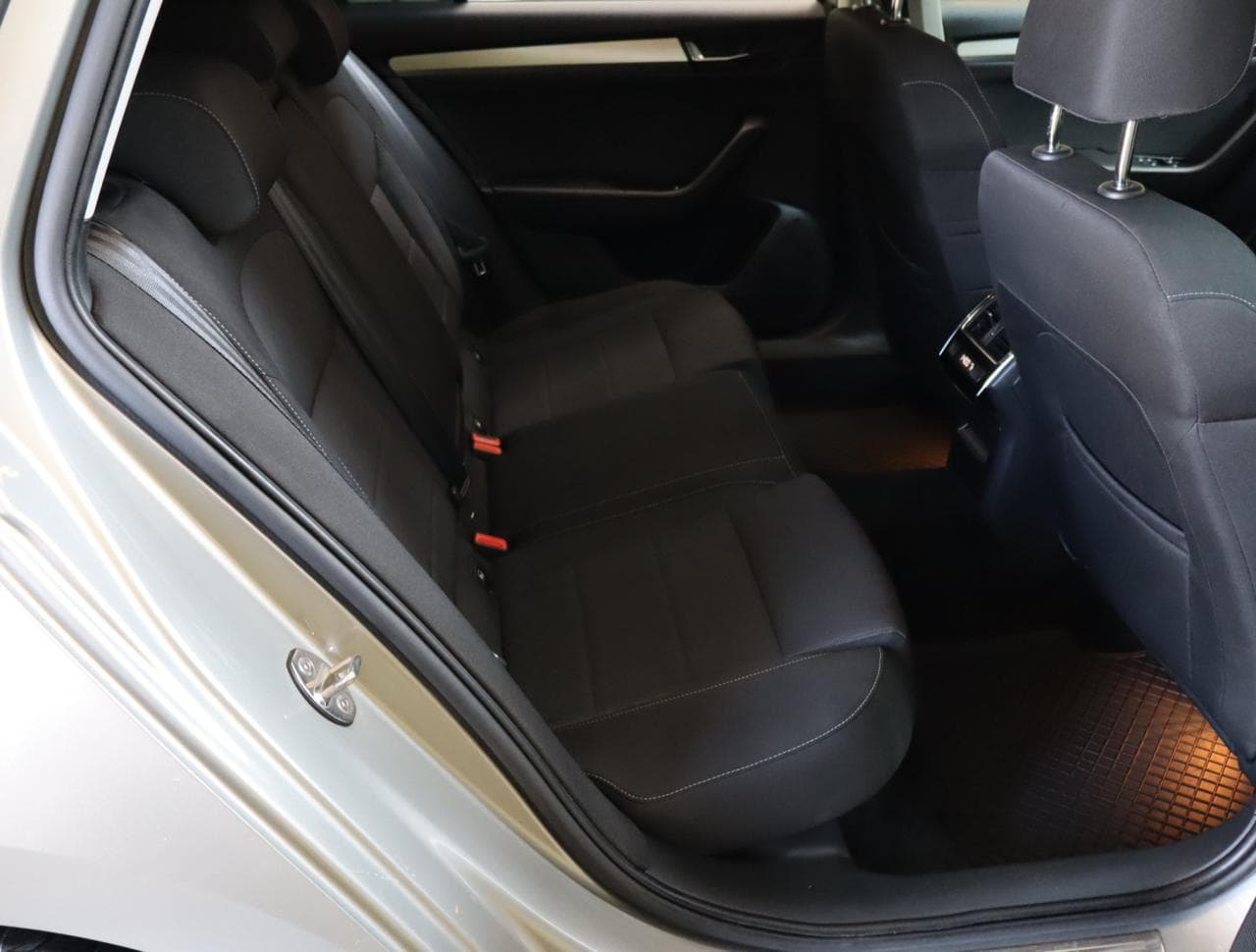 2016 Škoda SUPERB - 13