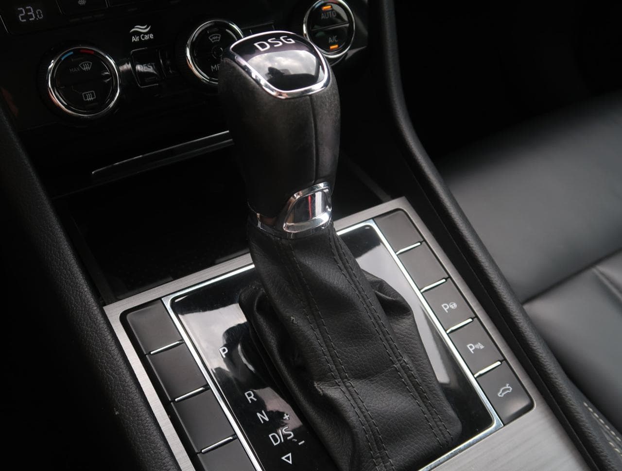 2019 Škoda SUPERB - 19
