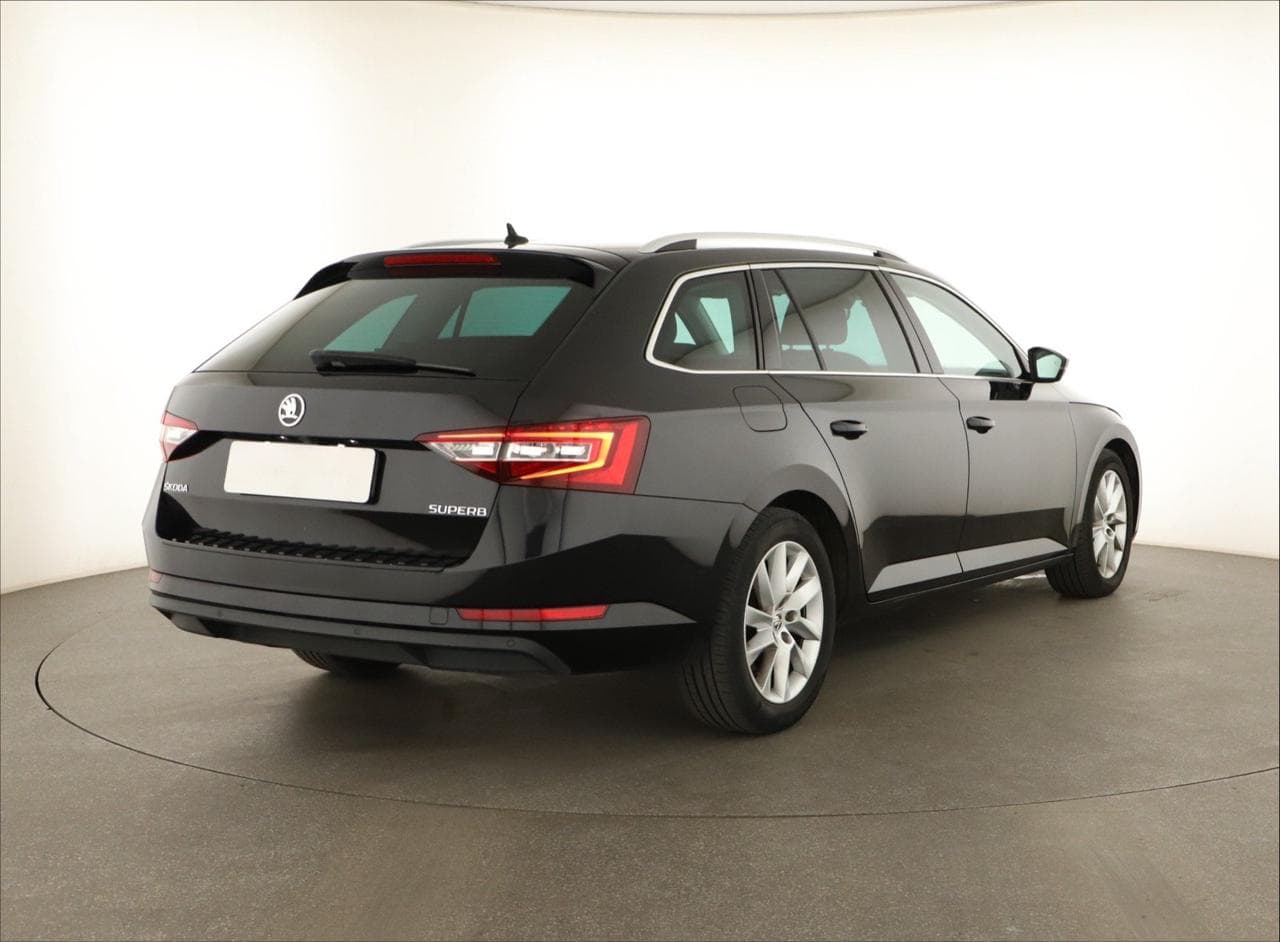2019 Škoda SUPERB - 7