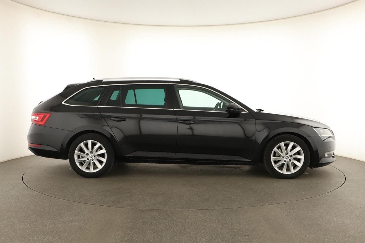 2019 Škoda SUPERB - 8